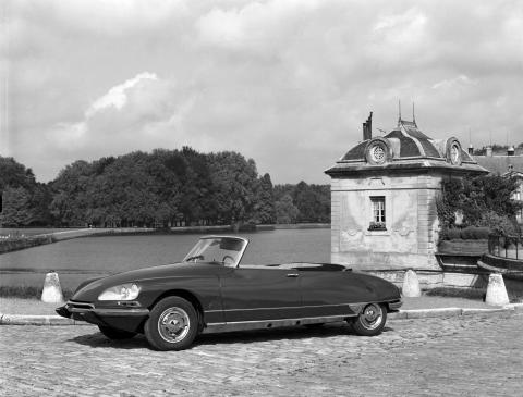 citroen_ds_21_cabriolet_-_1968.jpg