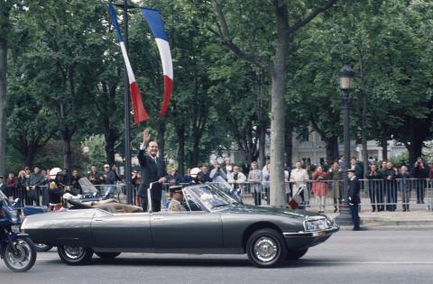 jacques_chirac_a_bord_de_la_sm_presidentielle_-_1995.jpg