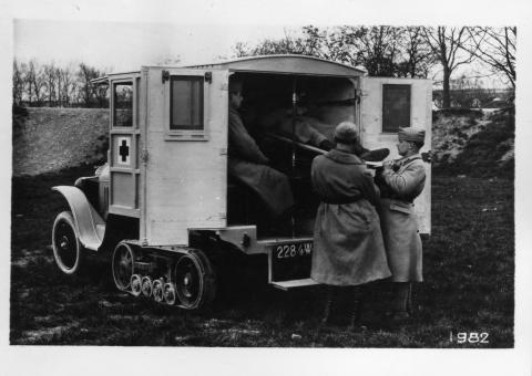 type_k1_autochenille_b2_ambulance.jpg